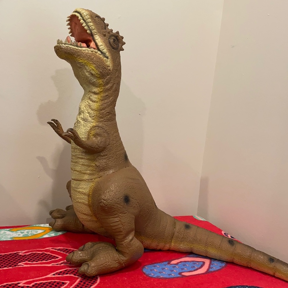 Giant dinosaur; filled with air